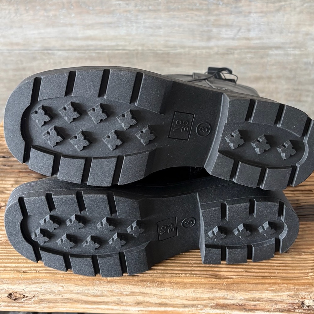 Women's Black Boots - Picture 4 of 4